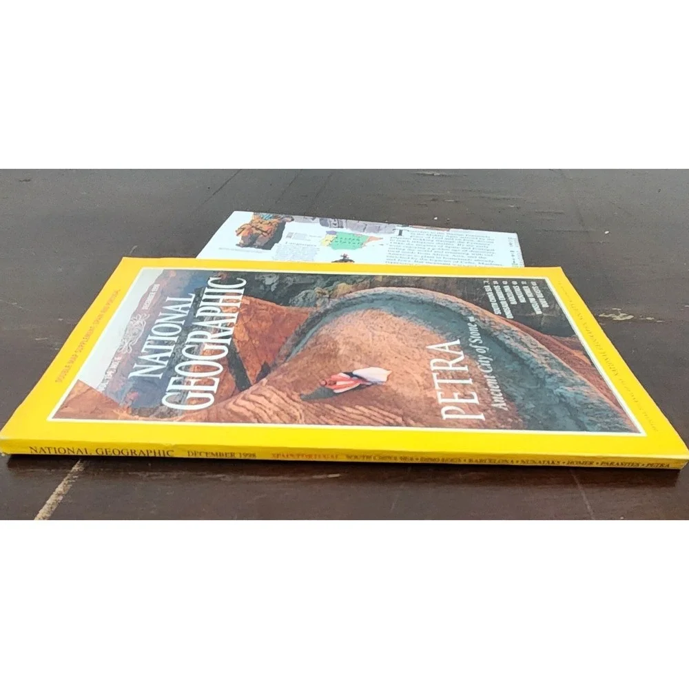 National Geographic Magazine December 1998  With Insert‎